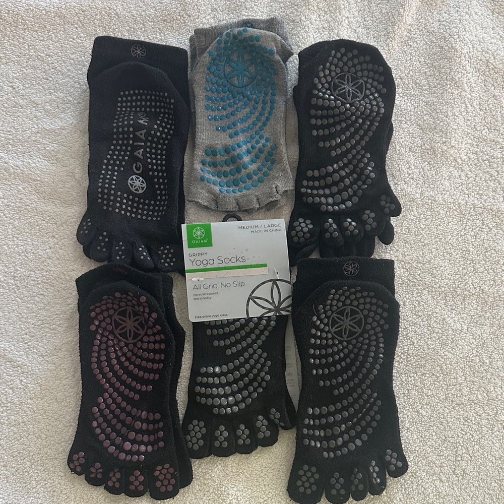 GAIAM Non-Slip Yoga Toe Socks - 6 pairs